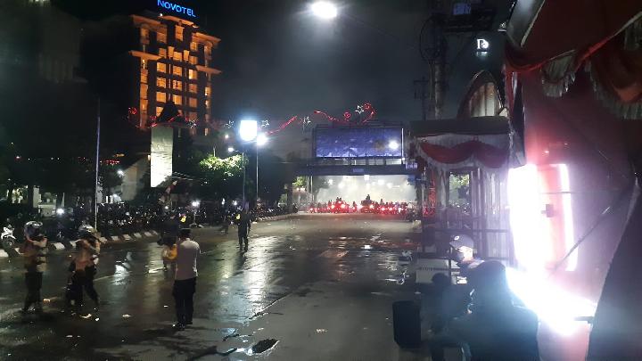 Demonstrasi Jateng Bergerak: Polisi Gunakan Gas Air Mata dan Water Cannon di Semarang