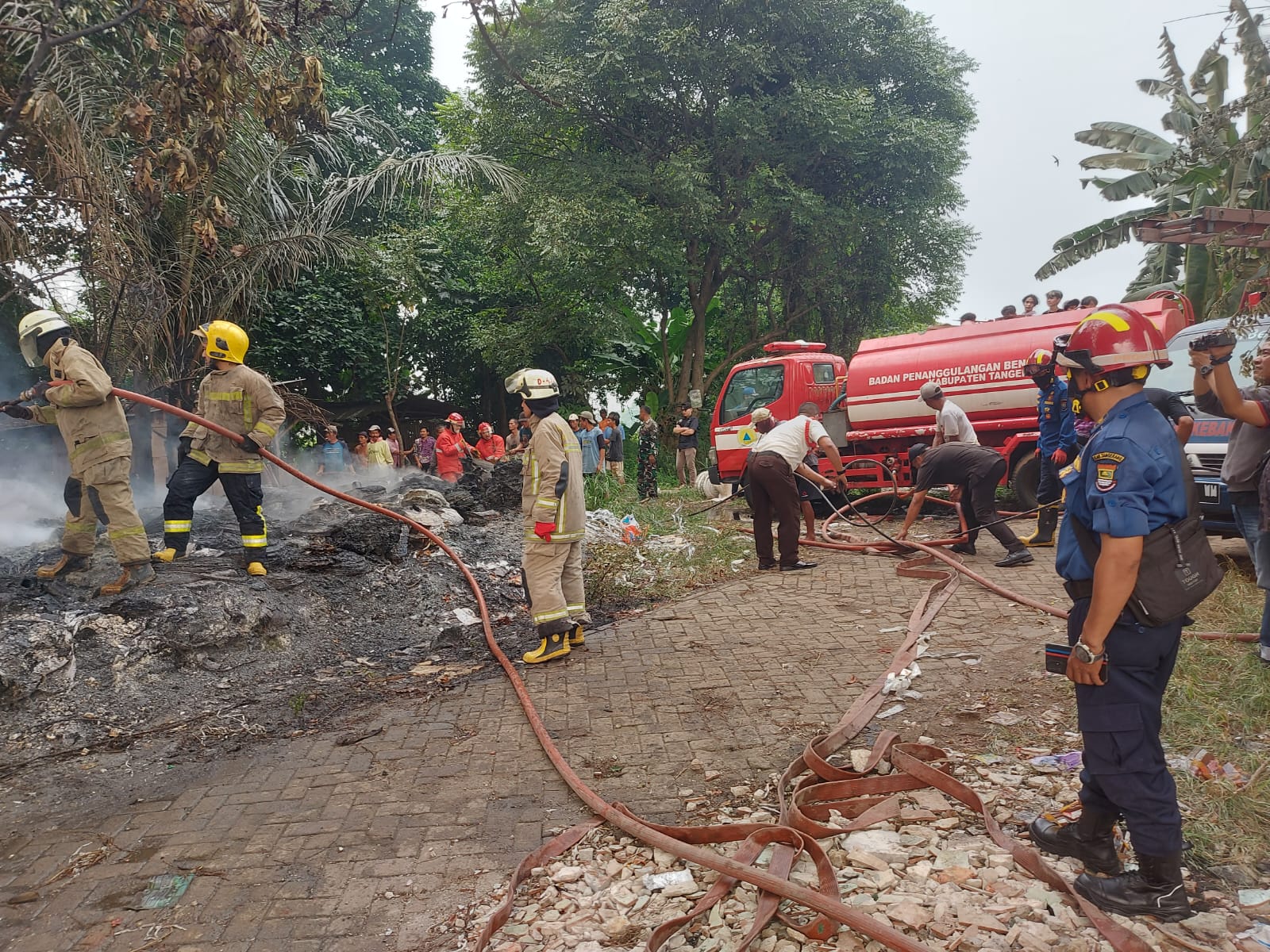 Kebakaran Limbah Plastik di Desa Talaga, Kabupaten Tangerang