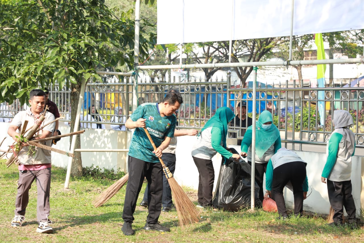 Pj Bupati Tangerang Bersama OPD Gelar Jumat Bersih