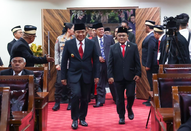 Pj Gubernur Banten Al Muktabar Hadiri Rapat Paripurna Pengucapan Sumpah Janji Anggota DPRD Kab. Tangerang Periode 2024-2029