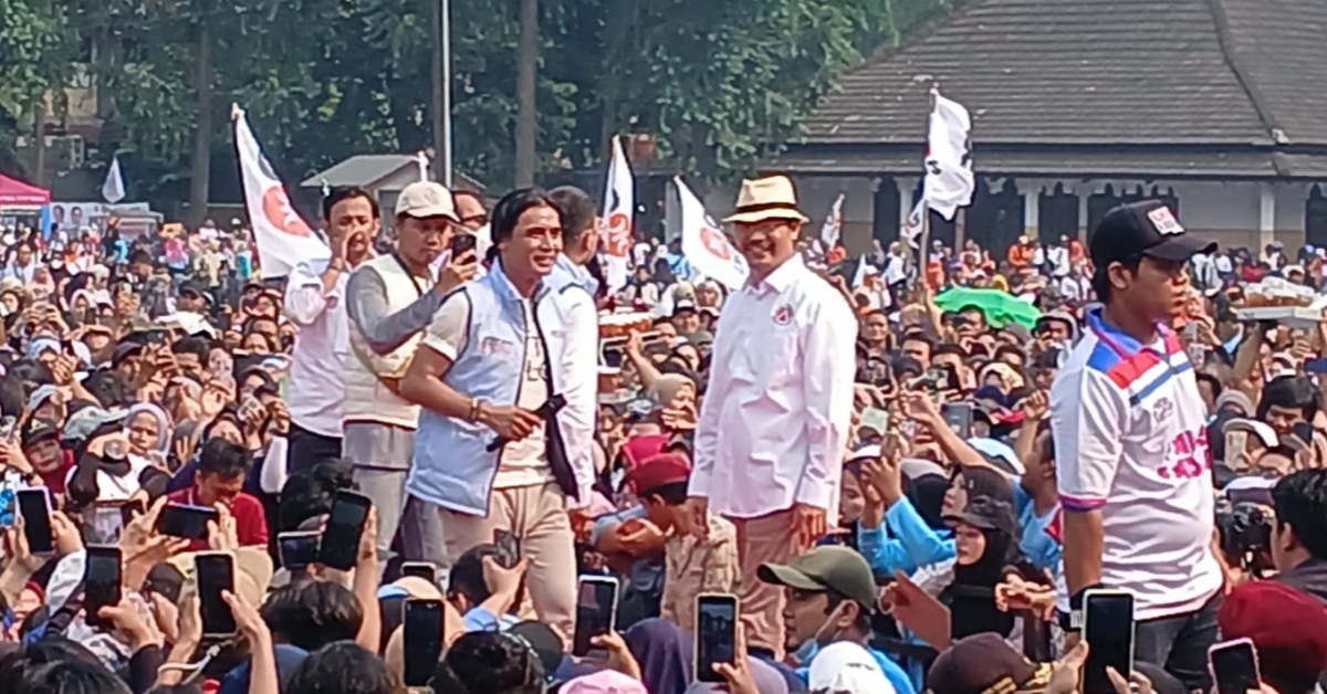 Ribuan pendukung hadiri pesta rakyat Andra Soni-Dimyati di Alun-Alun Tangerang