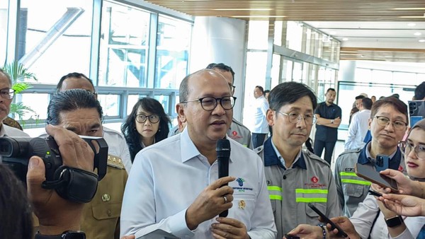 Rosan Tinjau Proyek Lotte Rp 60 T di Banten yang Siap Beroperasi Maret 2025