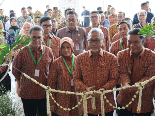 PJ Gubernur Banten Al Muktabar Dampingi Mendag Zulkifli Hasan Buka Pameran Pangan Nusa 2024