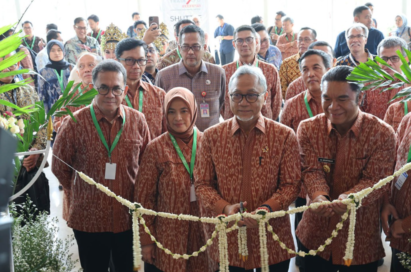 PJ Gubernur Banten Al Muktabar Dampingi Mendag Zulkifli Hasan Buka Pameran Pangan Nusa 2024