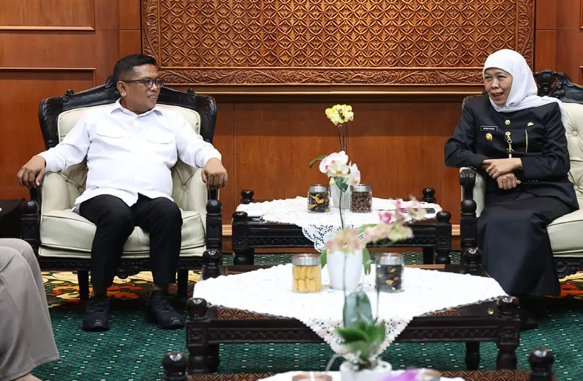 Gubernur Banten Andra Soni Lakukan Kunjungan Kerja ke Gubernur Jawa Timur di Gedung Grahadi Surabaya