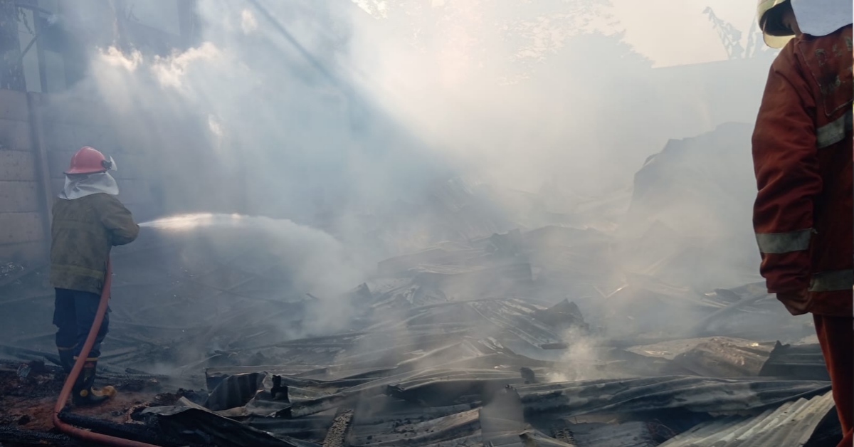 Kebakaran Bedeng di BSD, 5 Warung UMKM dan Satu Bedeng Perusahaan Terbakar