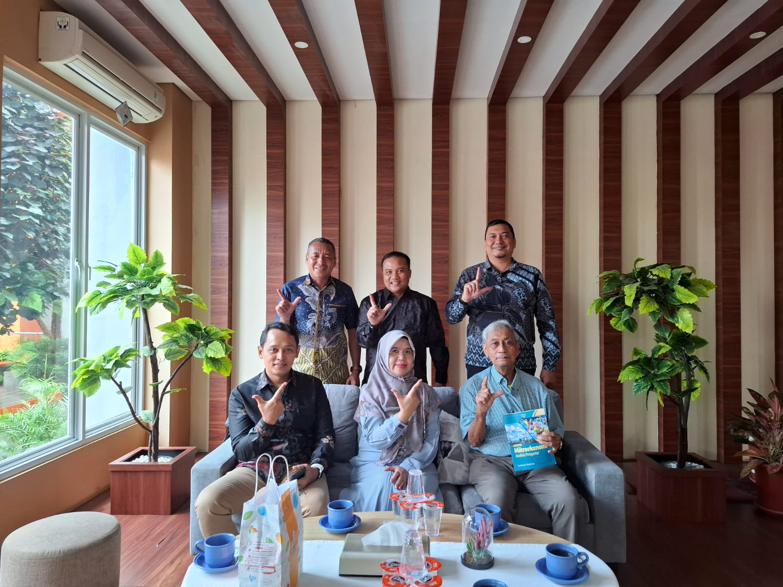 Ilmu yang Membumi, Pelajaran Hidup dari Prof. Sadono “The real wealth is health.”