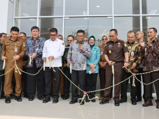 Gubernur Andra Soni Resmikan Grha Bank Banten Bertepatan HUT ke-9