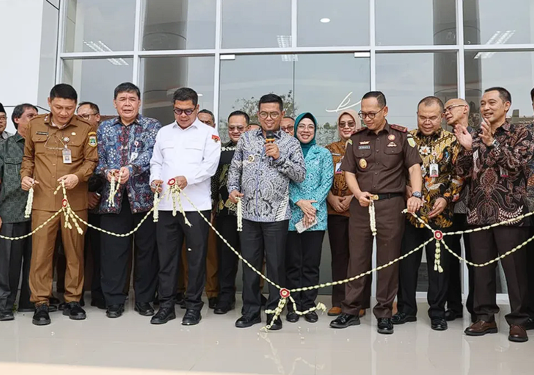 Gubernur Andra Soni Resmikan Grha Bank Banten Bertepatan HUT ke-9