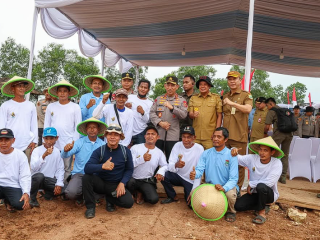 Sekda Banten Deden Apriandhi Hadir dalam Gladi Bersih Penanaman Jagung di Tigaraksa