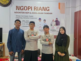Editor Rumah Jurnal CV. Doki Course and Training Ikuti Kegiatan Ngopi Riang, Ngonten Hepi, dan Kerajinan Tangan