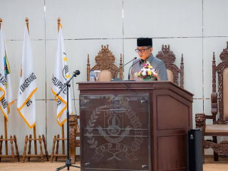 Gubernur Banten Andra Soni Sampaikan Jawaban Fraksi dalam Rapat Paripurna Pembahasan APBD 2026