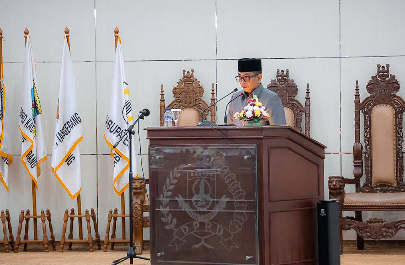 Gubernur Banten Andra Soni Sampaikan Jawaban Fraksi dalam Rapat Paripurna Pembahasan APBD 2026