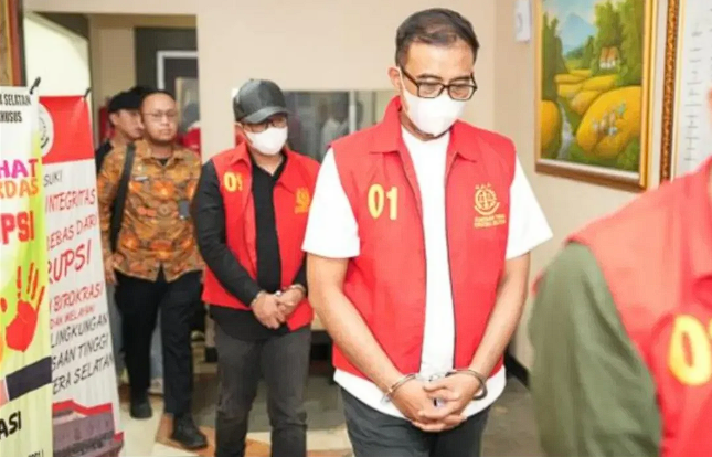 Tujuh Tersangka Korupsi KUR Mikro di KCP Semendo Ditahan Kejati Sumsel