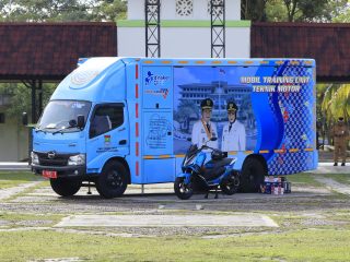 Bupati Tangerang Luncurkan Mobil Training Servis Motor dan Serahkan Bantuan Alat Service AC