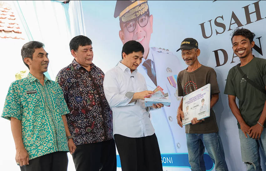 Pemprov Banten Salurkan Bantuan UEP dan Jaminan Sosial Keluarga Rp19 Miliar Lebih melalui Bank Banten