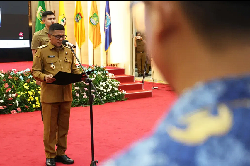 Gubernur Banten Andra Soni Lantik Pejabat Fungsional dan Serahkan SK CPNS IPDN serta PPPK  Slug / URL