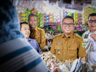 Jelang Nataru 2025/2026, Gubernur Banten Andra Soni Tinjau Pasar Ciruas