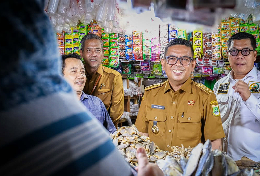 Jelang Nataru 2025/2026, Gubernur Banten Andra Soni Tinjau Pasar Ciruas