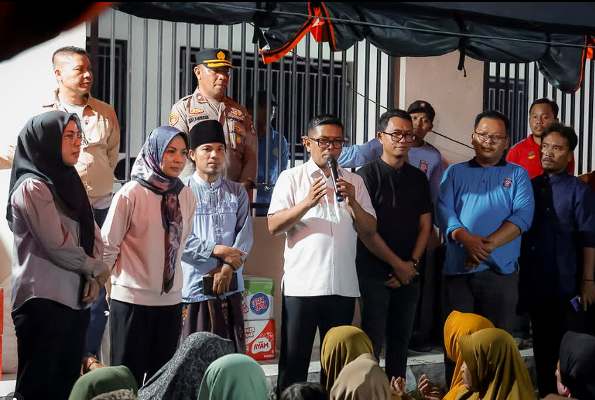 Gubernur Banten Andra Soni Tinjau Korban Banjir di Desa Cigelam Ciruas Serang