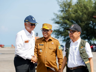Gubernur Andra Soni Dampingi Menko PMK dan Kapolri Tinjau Kesiapan Arus Mudik Nataru di Pelabuhan Merak
