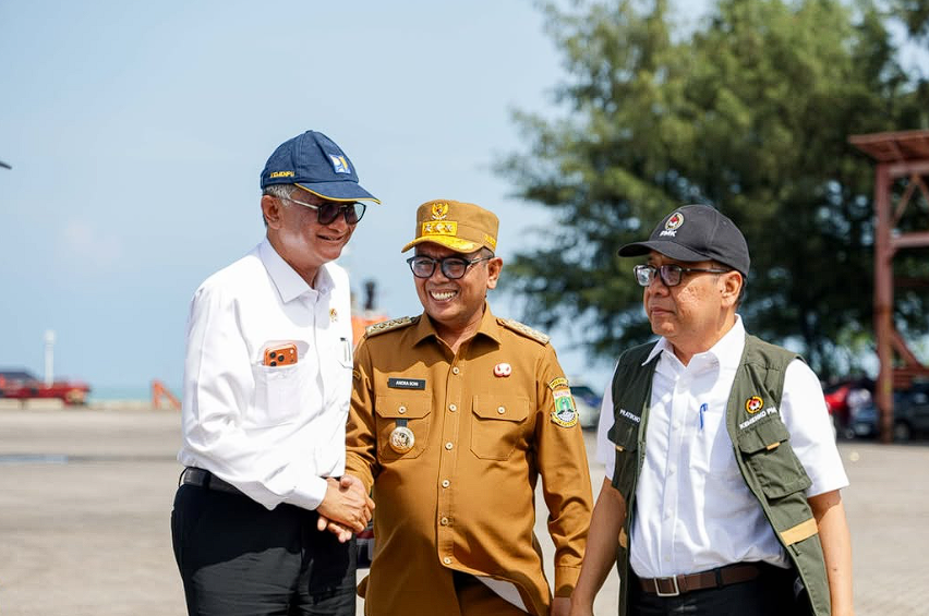 Gubernur Andra Soni Dampingi Menko PMK dan Kapolri Tinjau Kesiapan Arus Mudik Nataru di Pelabuhan Merak