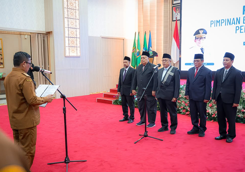 Gubernur Andra Soni Lantik Prof. Wawan Wahyudin sebagai Ketua BAZNAS Banten 2025–2030