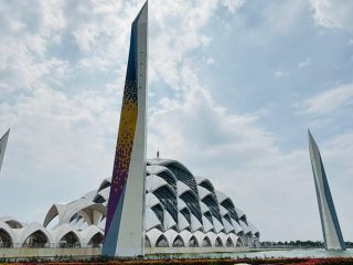 Masjid Al Jabbar Bandung, Ikon Wisata Religi Modern Jawa Barat