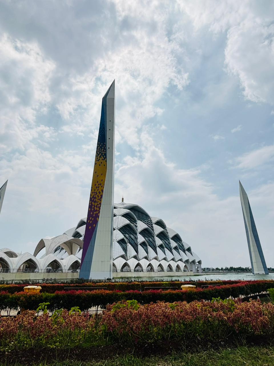 Masjid Al Jabbar Bandung, Ikon Wisata Religi Modern Jawa Barat