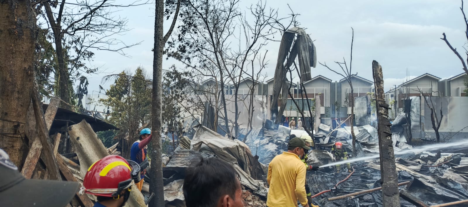 Korsleting listrik, Bedeng Pekerja Summarecon di Curug Terbakar