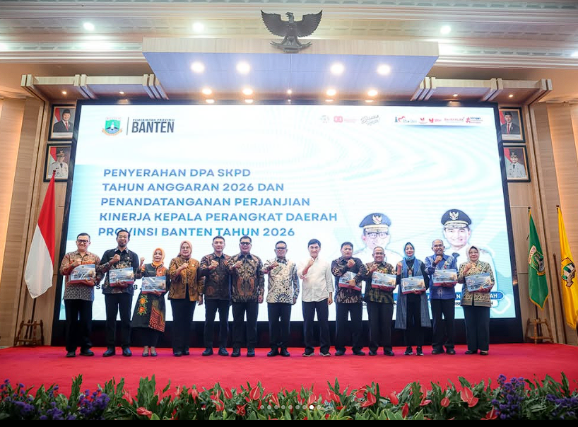 Akselerasi Pembangunan, Gubernur Andra Soni Serahkan DPA dan Pimpin Penandatanganan Perjanjian Kinerja 2026