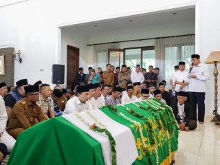Tokoh Pembentukan Provinsi Banten Tb. Tryana Sjam’un Dimakamkan di Pandeglang
