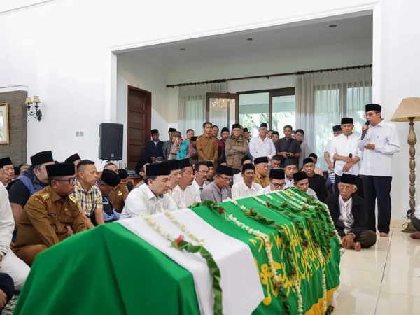 Tokoh Pembentukan Provinsi Banten Tb. Tryana Sjam’un Dimakamkan di Pandeglang