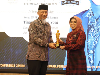Tinawati Andra Soni Raih Penghargaan “Perempuan Tangguh” di AMKI Kartini Awards 2026