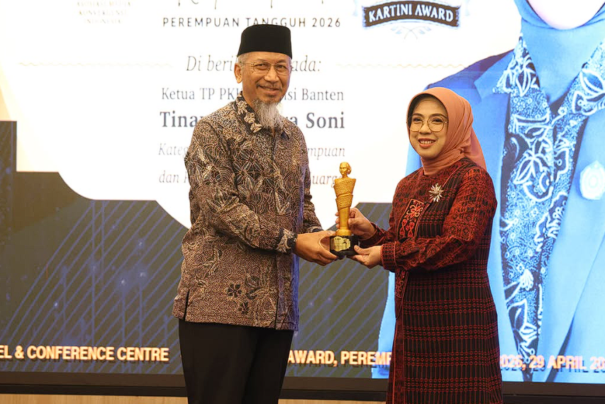 Tinawati Andra Soni Raih Penghargaan “Perempuan Tangguh” di AMKI Kartini Awards 2026