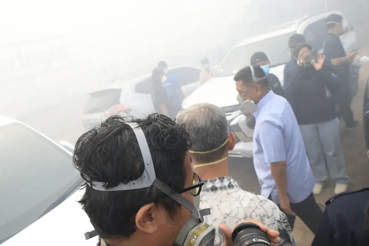 Gubernur Banten Andra Soni Tinjau Penanganan Kebakaran TPA Jatiwaringin di Kabupaten Tangerang