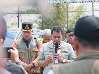 Hari Ke-9 Kebakaran TPA Jatiwaringin, Bupati Tangerang Gelar Doa Bersama dan Apresiasi Tim Gabungan