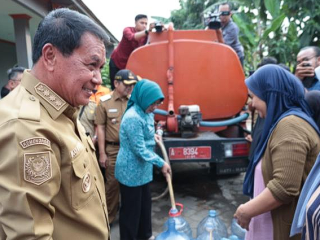 Camat Tigaraksa Apresiasi Bantuan Air Bersih Bupati