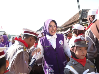Tinawati Tinjau Posyandu Flamboyan dalam Lomba 6 SPM Banten