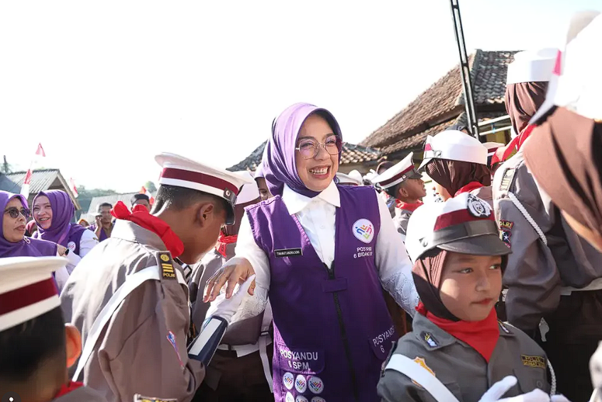 Tinawati Tinjau Posyandu Flamboyan dalam Lomba 6 SPM Banten