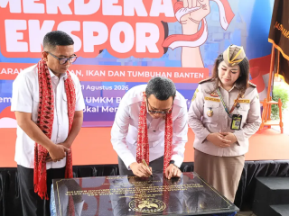 Andra Soni Lepas Ekspor Komoditas Banten Rp40,8 Miliar