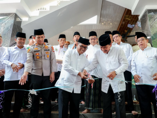 Andra Soni Resmikan Masjid Jami Al Ichlas di Cisauk