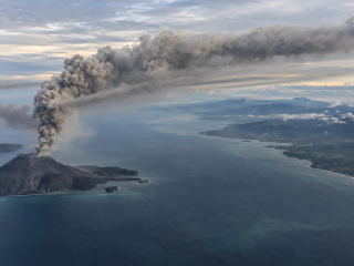Abu Anak Krakatau Bisa Sampai Jateng dan Jatim? Ini Kata BMKG