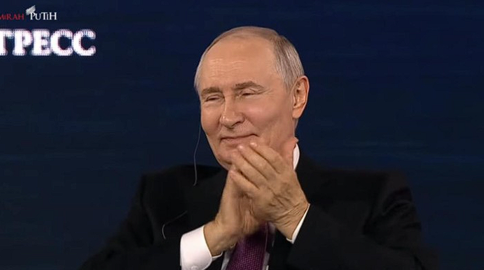 Prabowo Kutip Pepatah Rusia di EEF, Putin Bertepuk Tangan