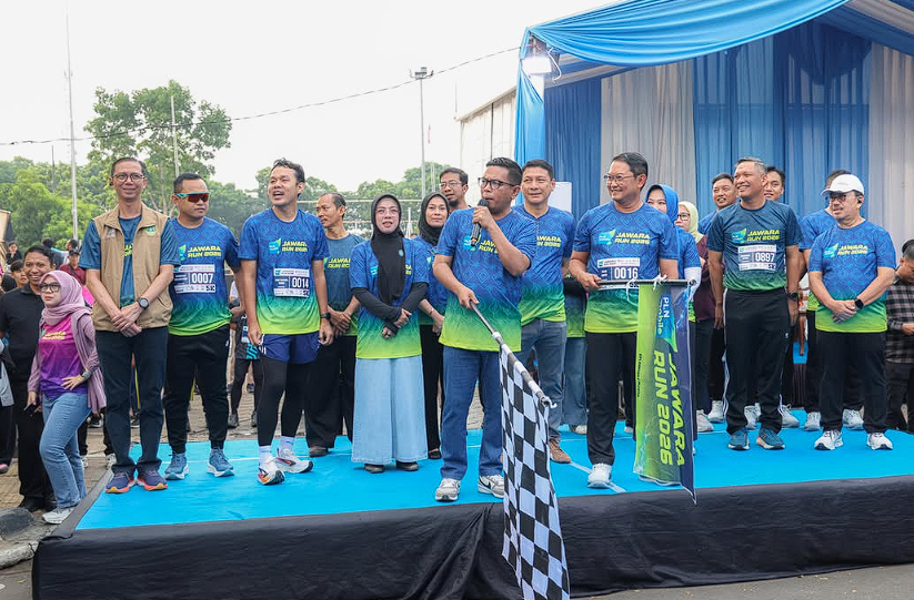 Semarakkan Olahraga dan Kebersamaan, Gubernur Banten Andra Soni Lepas Peserta Jawara Run 2026 di KP3B Serang