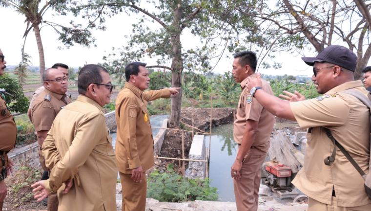 Antisipasi Musim Hujan, Bupati Maesyal Rasyid Sisir Titik Rawan Banjir di Pasar Kemis