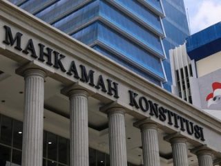 Soal Keabsahan Berkas Wapres Gibran, MK Ketuk Palu Tolak Gugatan Denny Indrayana cs